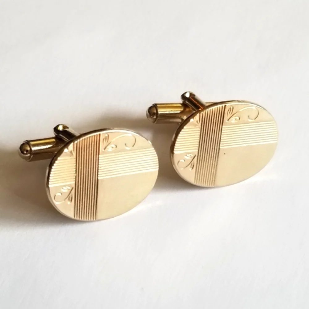 Vintage cufflinks gold tone oval etched design cuff links